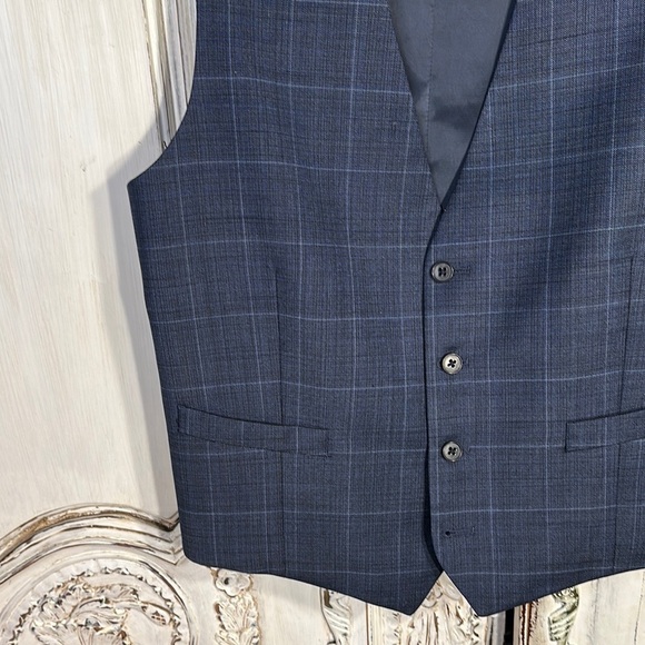Men's Navy Wool Blend Checkered Vest - Picture 3 of 6